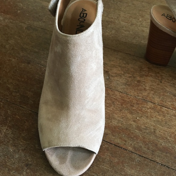 Peep toe suede heels/booties - Picture 3 of 3